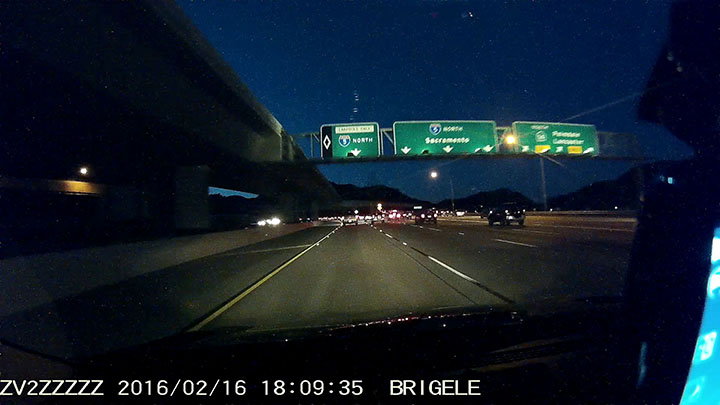 Brigele DR 3302 rearview mirror dash cam sample shot - night